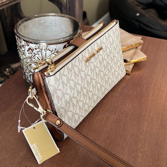 Michael Kors double zipper wallet - Picture 1 of 6